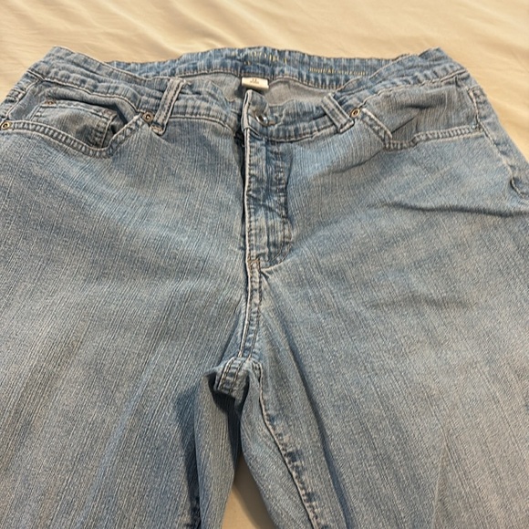 Sonoma Women’s Straight Leg Jeans Size 12 Medium Wash Classic Denim - Picture 5 of 9